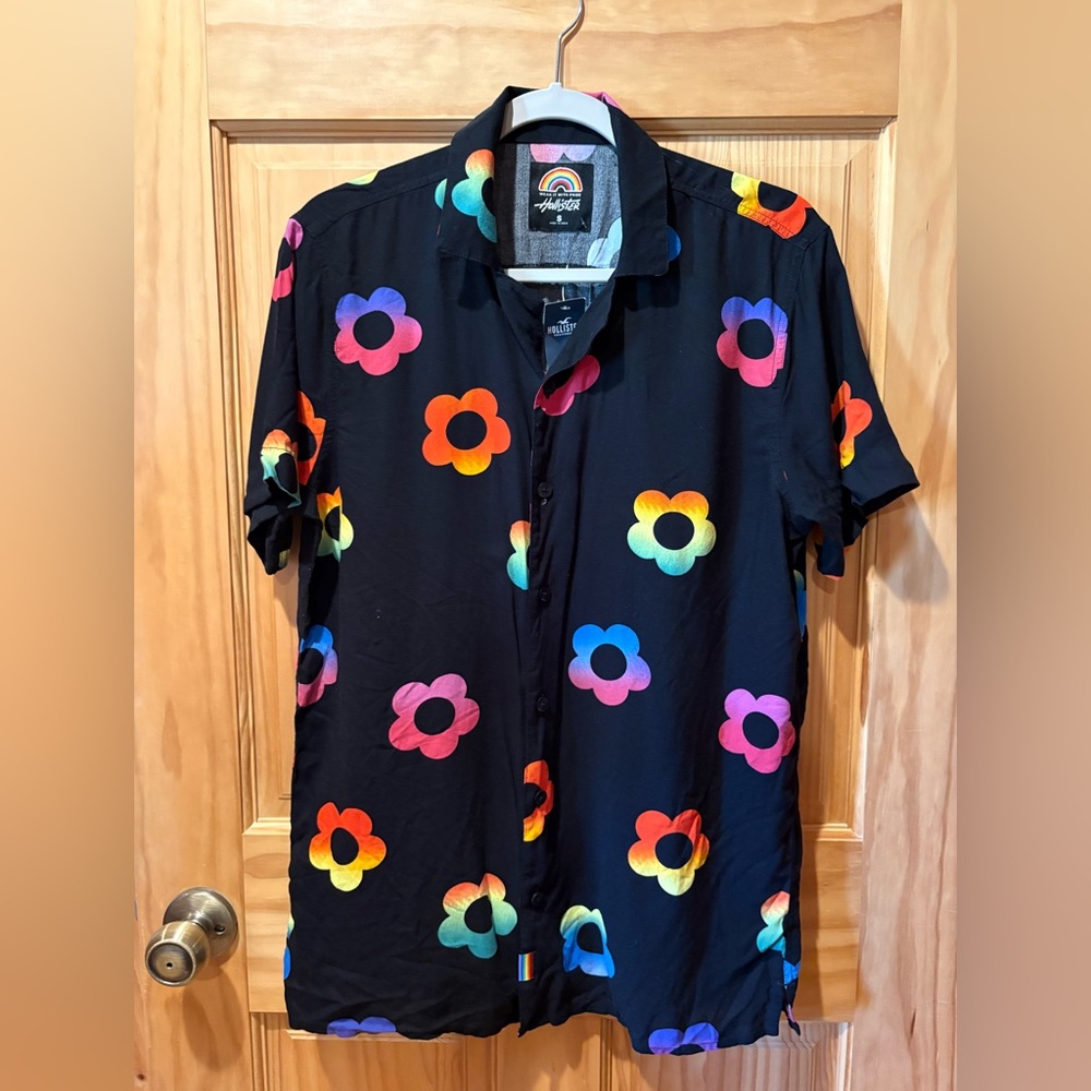 Hollister Pride Collection Rainbow Flower Shirt button down NWT size S unisex